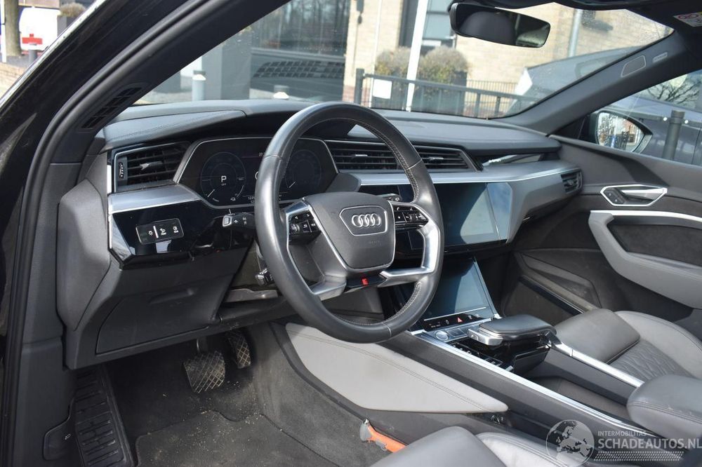 Audi e-tron S LINE bezwypadkowy