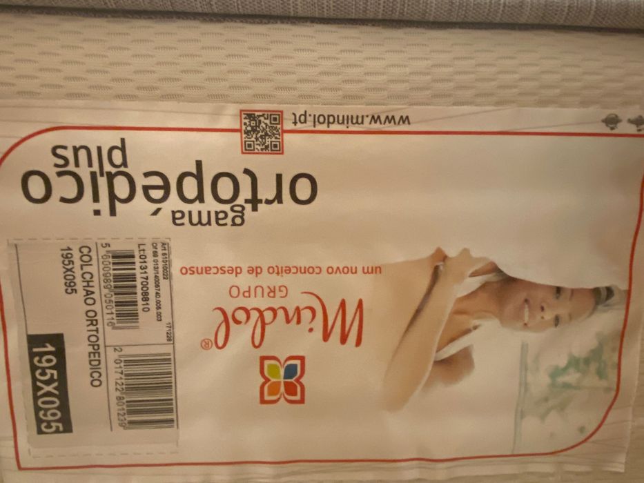 Estrado basculante em tecido com colchão