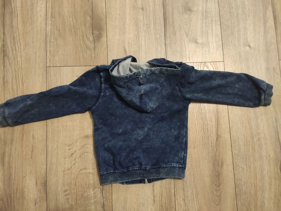 Bluza z kapturem chłopięca rozmiar 98/104