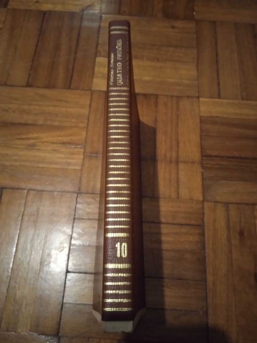 Quatro Prisões Debaixo de Armas - Vitorino Nemésio