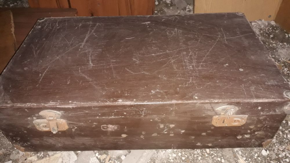 Старинный чемодан (сундук ).