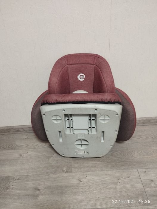 Дитяче авто крісло