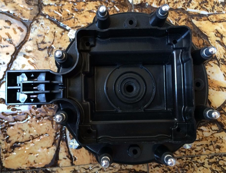 Крышка трамблёра WELLS DR 906 V8.