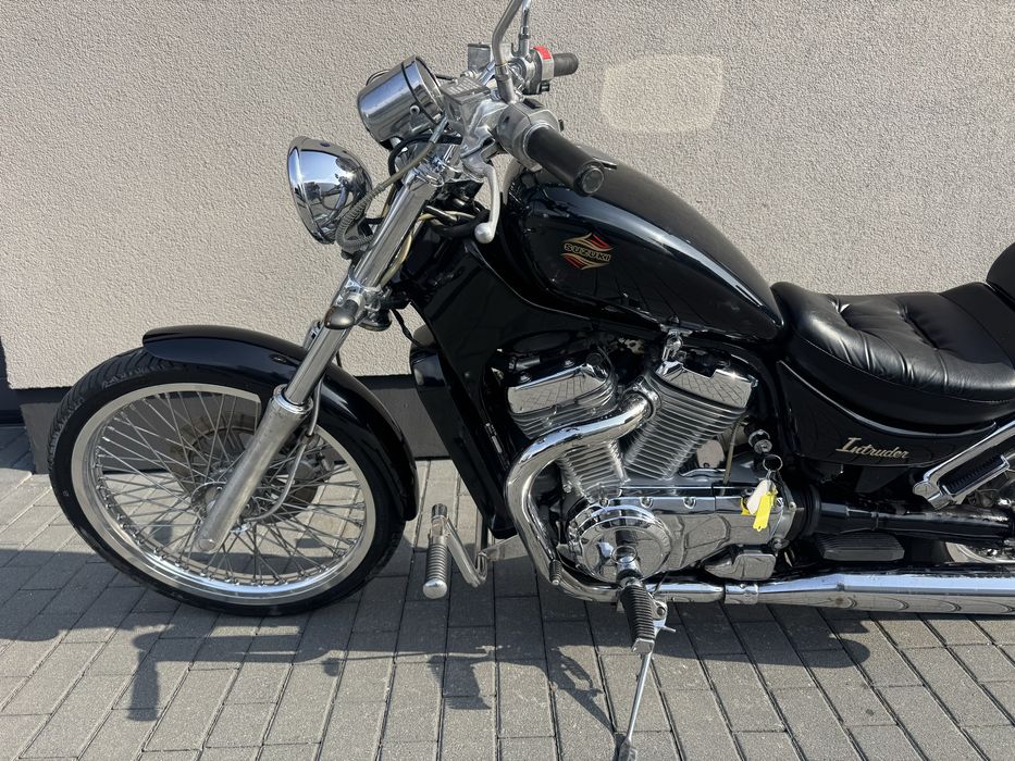 Suzuki Intruder VS750
