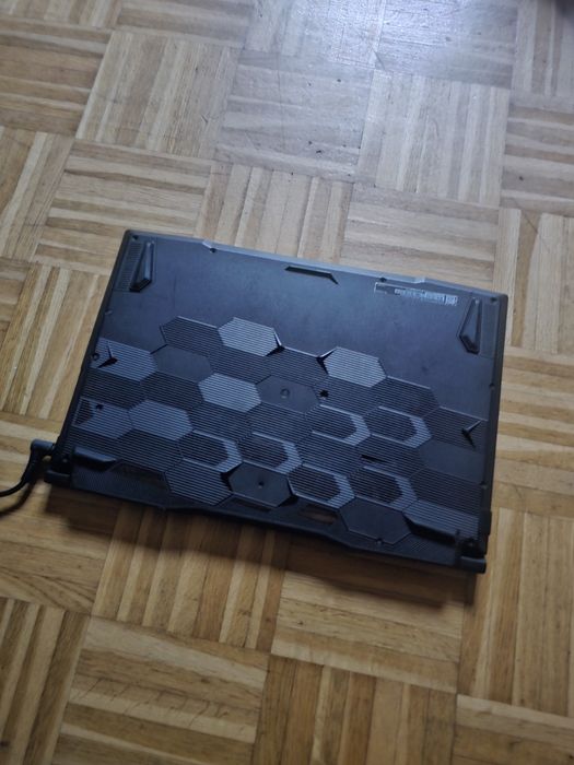 Laptop MSI Bravo 17 C7VE