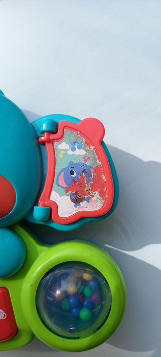 Музыкальная игрушка в виде слоника