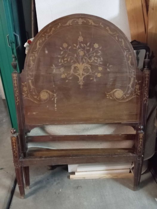 Cabeceira e pés de Cama de corpo e meio D. Maria