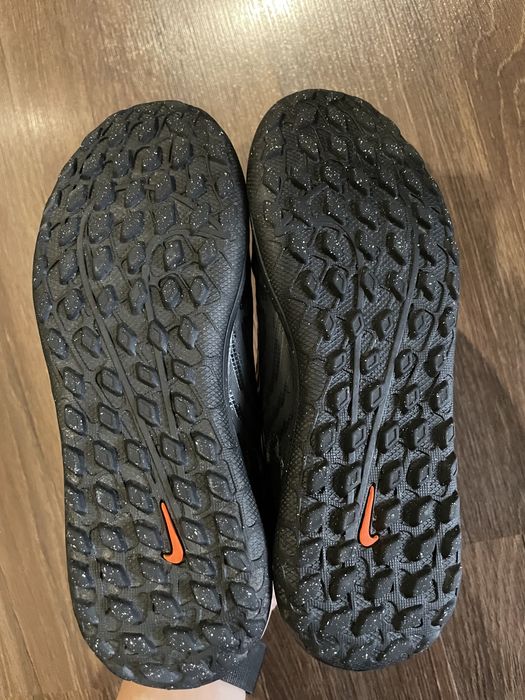 Кроссовки сороконожки nike 33р.