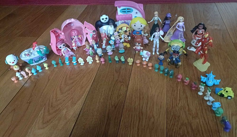 Animais, bonecos e um piano do Mickey