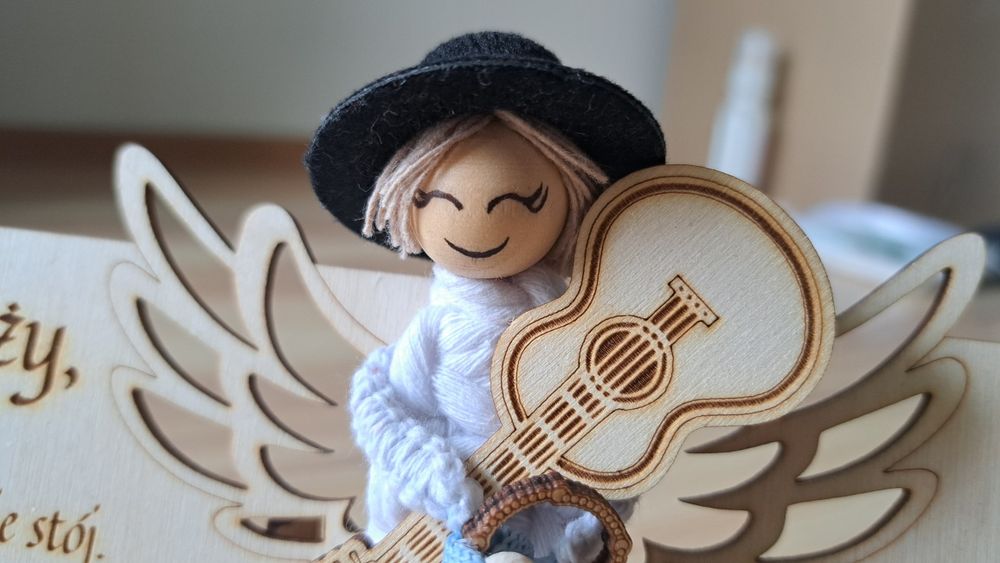 ANIOL STRÓŻ gitazysta muzyk Makrama