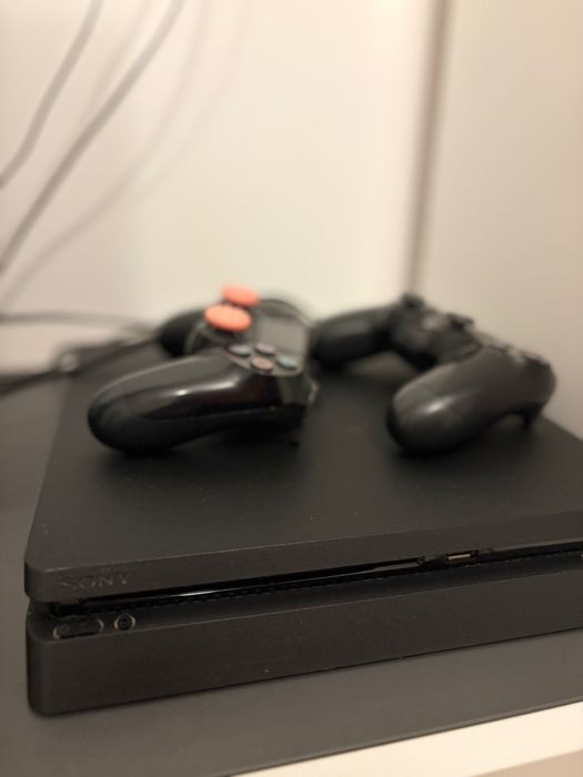 Sprzedam konsole PlayStation 4