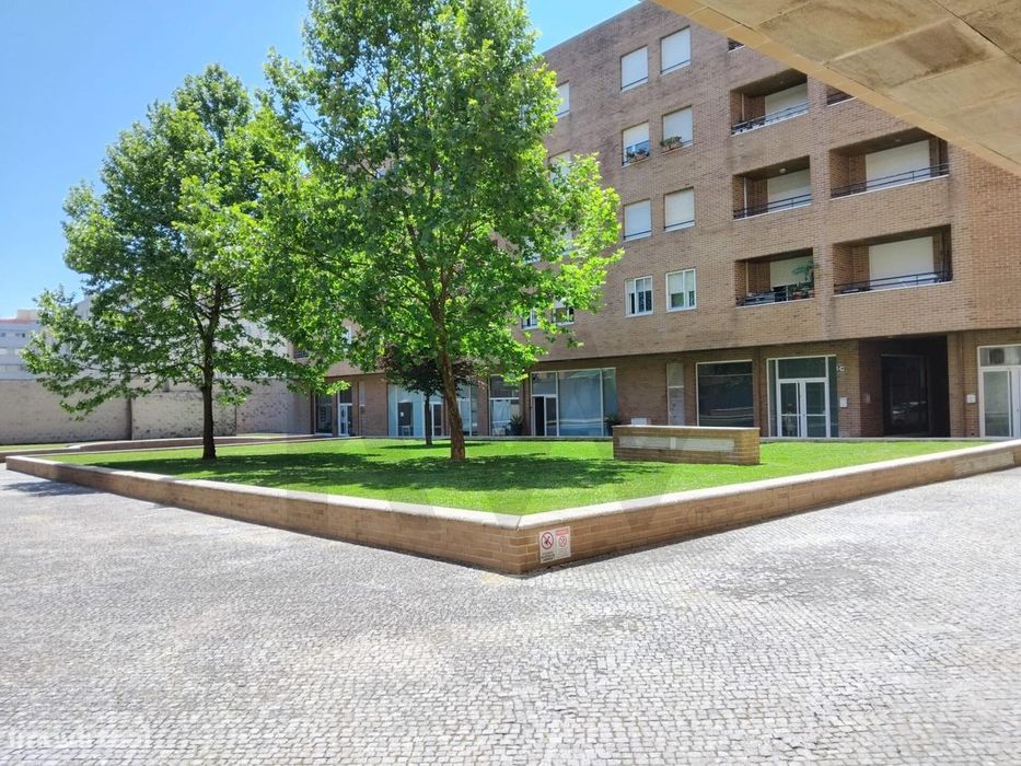 Loja comercial  em zona Central de Matosinhos Sul