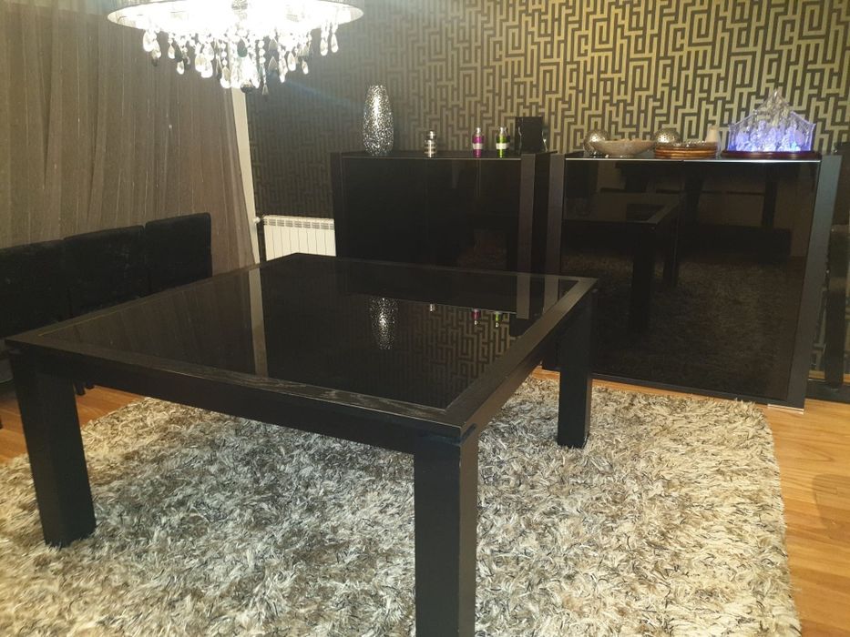 Mesa sala extensível com tampo vidro temperado muita boa qualidade.