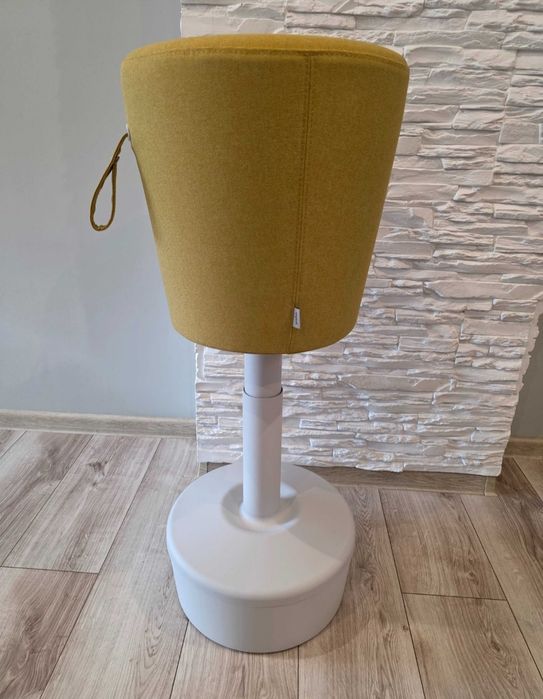 Pufa ergonomiczna Profim Mickey Hoker balansujący praca na stojąco