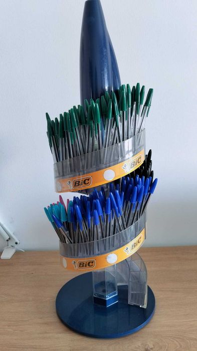 expositor canetas bic