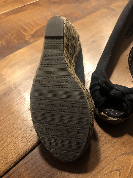 Sapatos pretos pull and bear