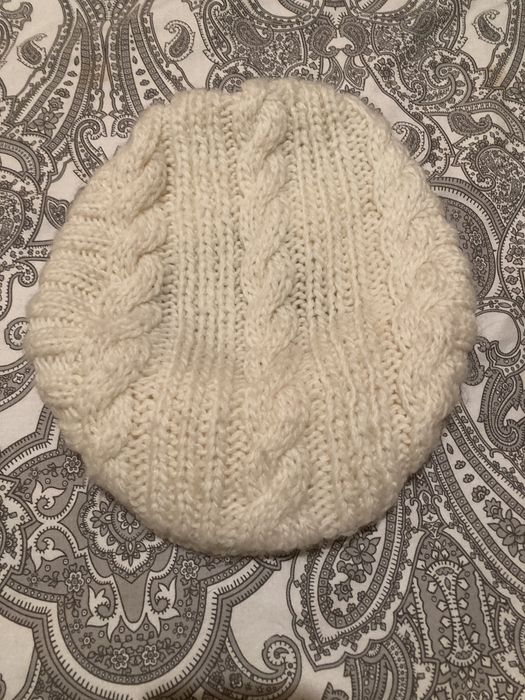 Gorro e boina brancos