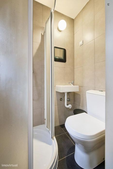 Quarto - localizado em Entrecampos Lisbon