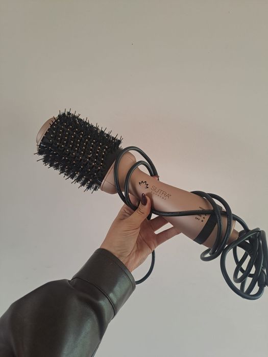 Escova de cabelo elétrica SUTRA