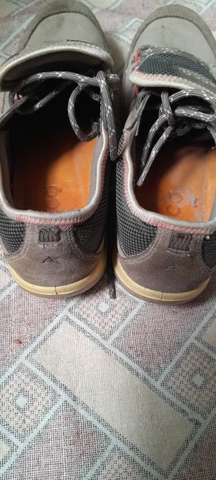 Кросівки,  розміру 38.