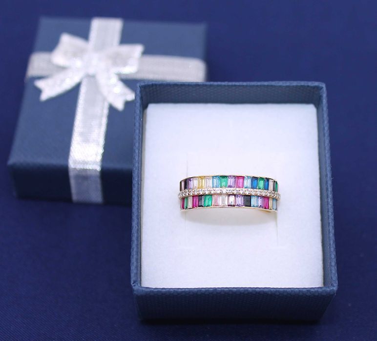 Złoty pierścionek p.585/2,63g z kolorowymi kamieniami i cyrkoniami