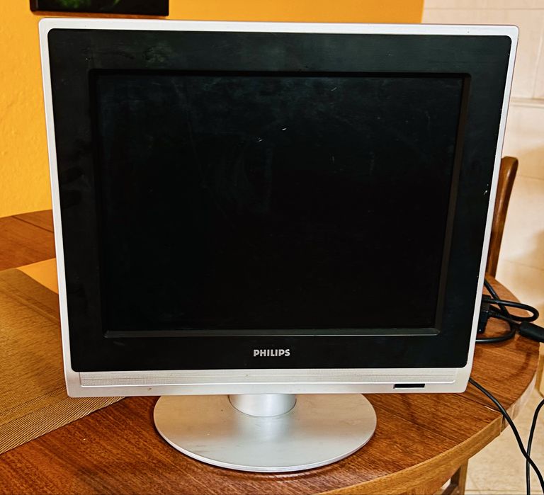 TV Philips em bom estado