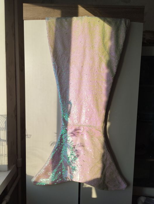 Рожевий плюшевий плед у формі хвоста