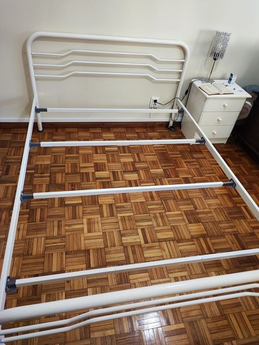 Cama de casal em ferro forjado