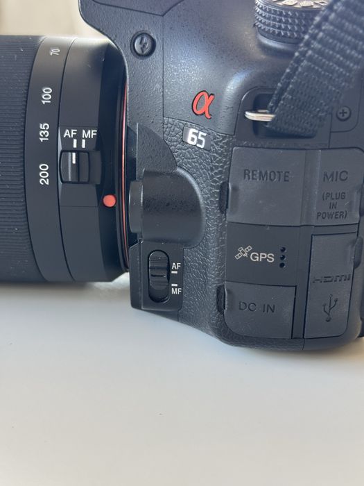 Продам дзеркальну камеру Sony Alpha SLT-A65 в ідеальному стані.