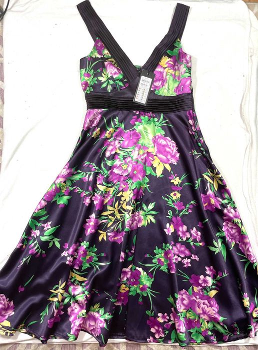 Nowa satynowa sukienka S kwiaty fiolet