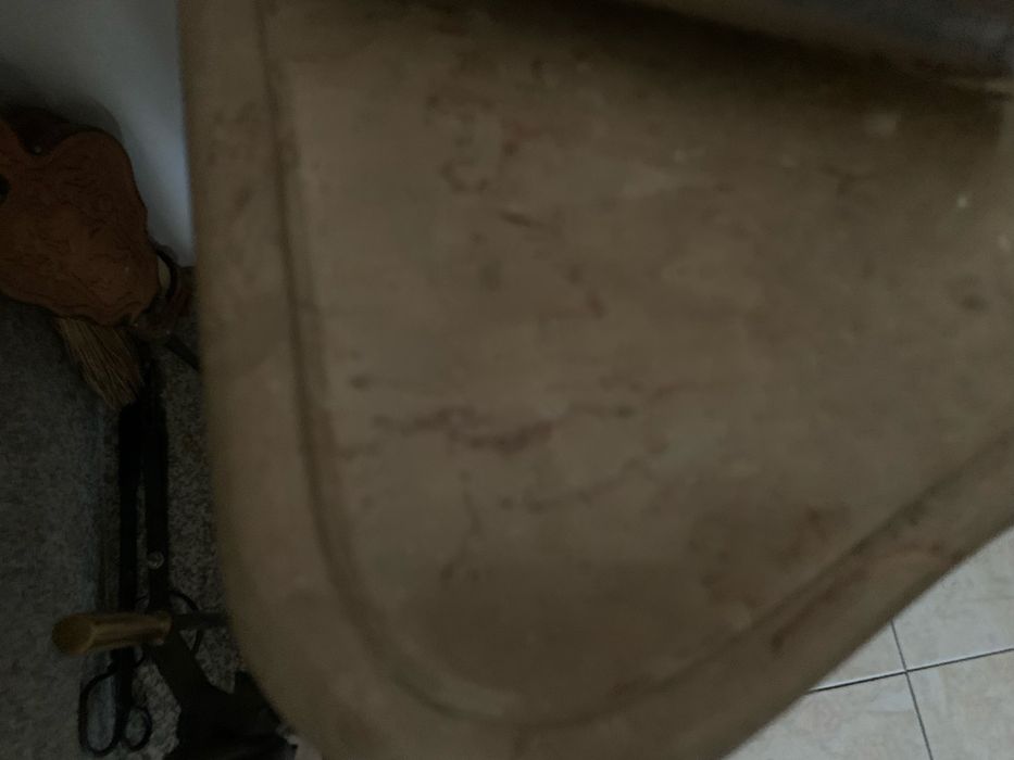 Credência em madeira de carvalho com tampo de pedra