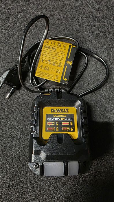 Ładowarka Dewalt DCB1102