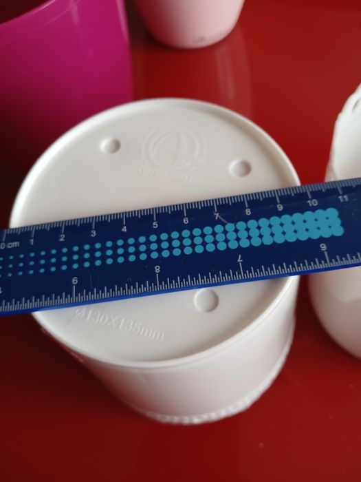 Кольорові вазони для квітів