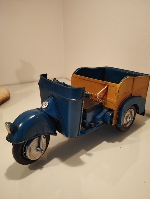 Miniatura vespa APE