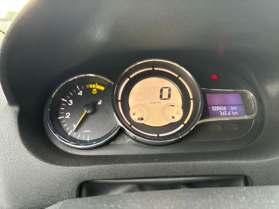 Renault Megane branco em ótimo estado