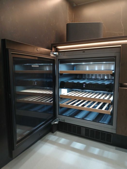 Chłodziarka dwustrefowa LIEBHERR UWTgb 1682 z ekspozycji