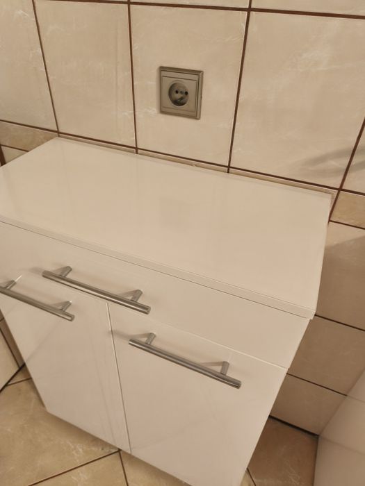Mebelki do łazienki plus duża  umywalka lustro bateria