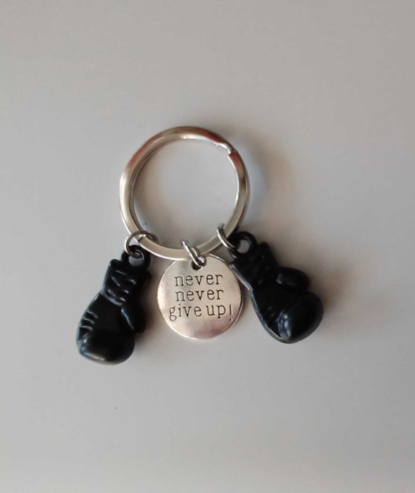 Brelok rekawice bokserskie czern never give up