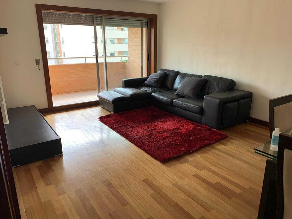 Apartamento T1 no Lumiar em condomínio fechado