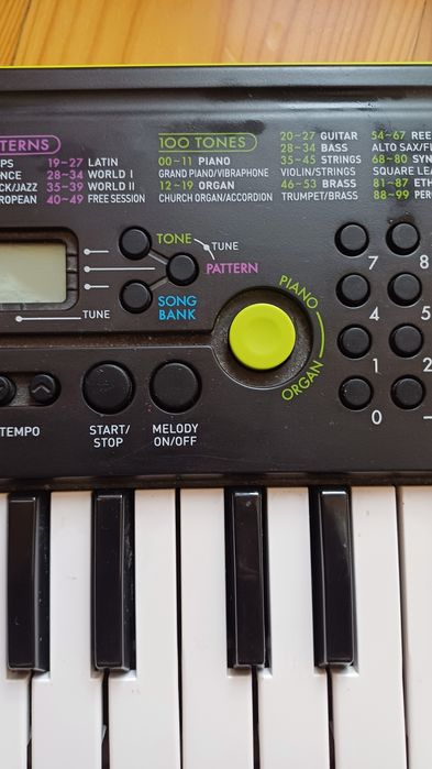 Продам мини-синтезатор "CASIO"