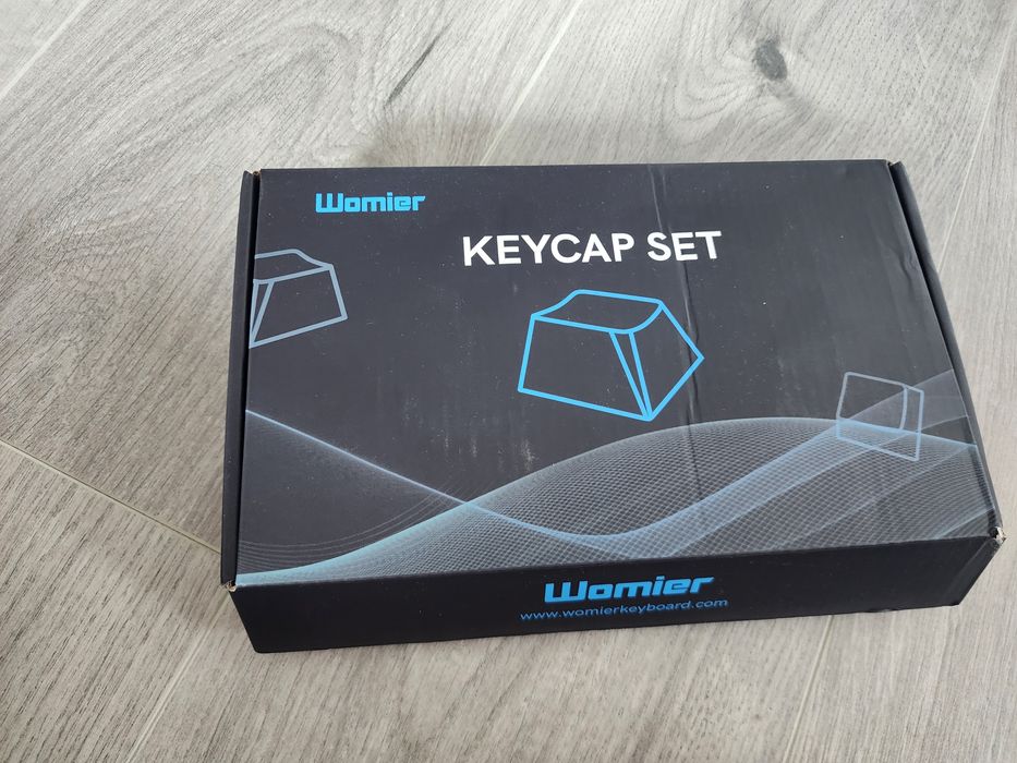 Białe keycaps klawisze