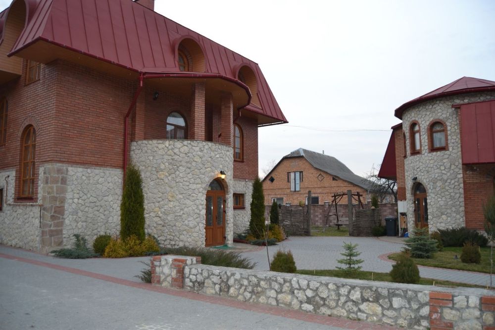 Оренда гостьового будиночка та котеджу біля Лаври Подобово