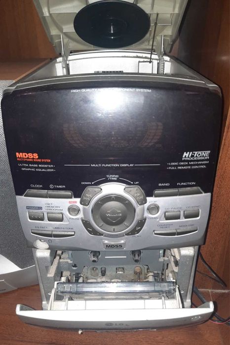 Продам музыкальный центр LG FFH-2165  бывший в работе.