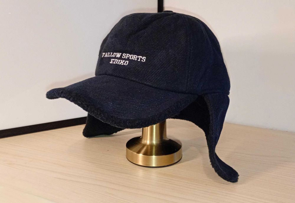 Ciepła czapka bejsbolówka uszatka z daszkiem czarna, męska.