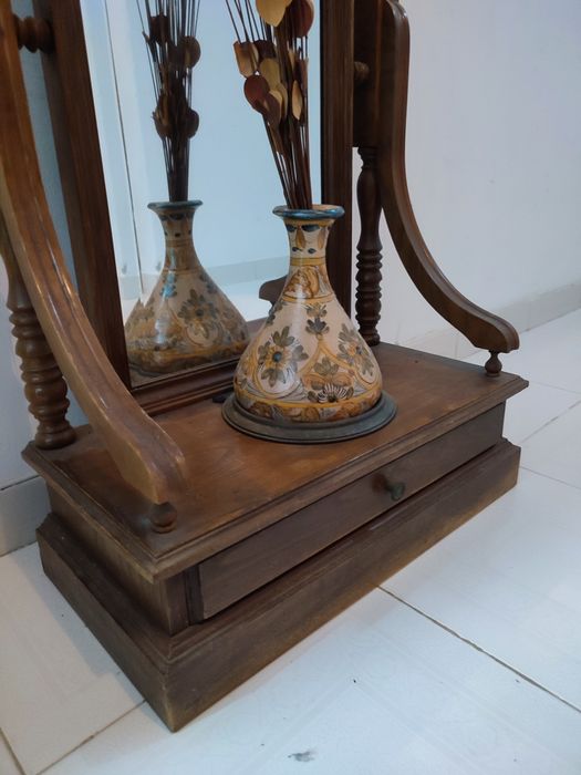 Móvel de entrada com espelho