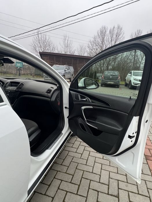 Продам опель інсігнія 2011 .