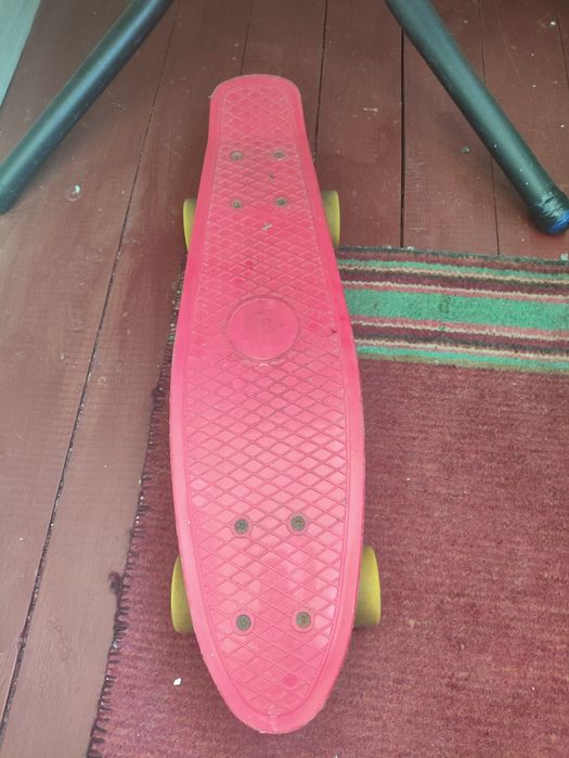 Продам красный скейт