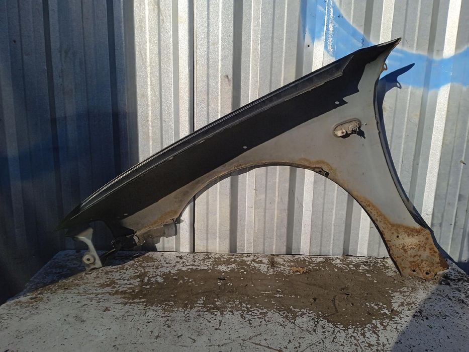 Mitsubishi Colt V Błotnik Prawy Przód