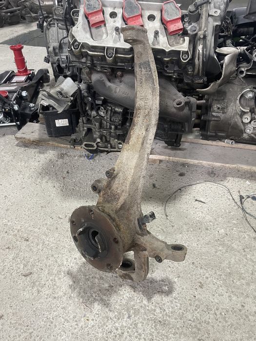 Передняя цапфа левая поворотный кулак Audi Q7 Touareg Cayenne