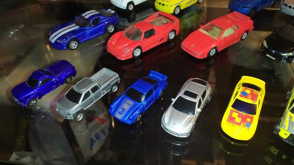 18 carros miniaturas Maisto várias escalas desde 3€ cada